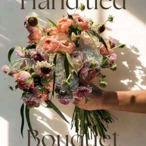 ช่อดอกไม้ classic hand tied bouquet